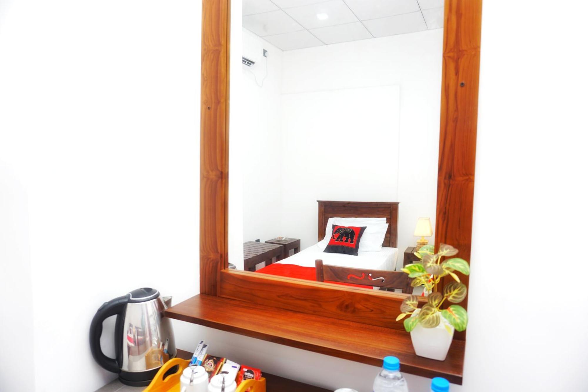 Sashini Homestay Σιγκιρίγια Εξωτερικό φωτογραφία