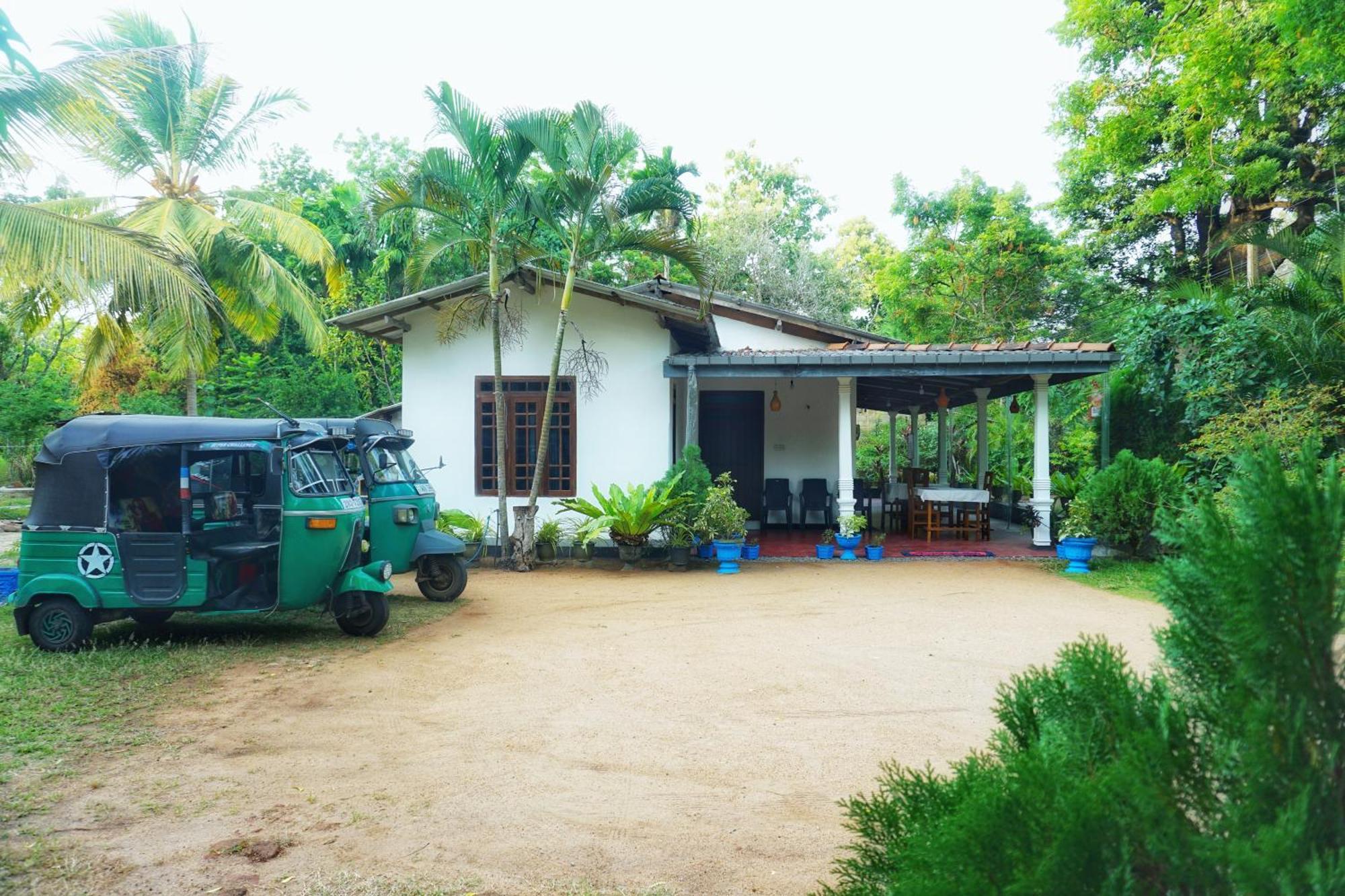Sashini Homestay Σιγκιρίγια Εξωτερικό φωτογραφία