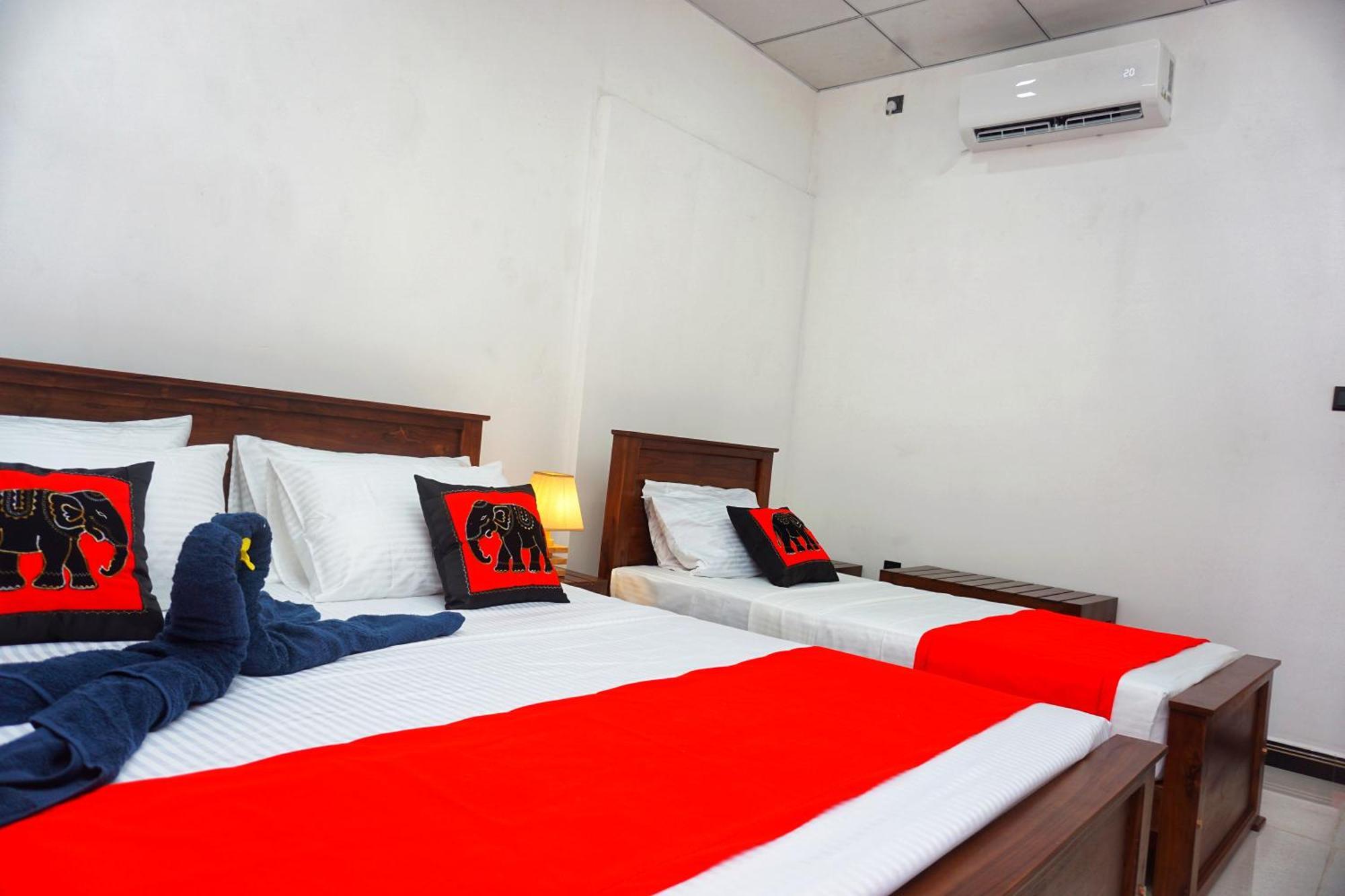 Sashini Homestay Σιγκιρίγια Εξωτερικό φωτογραφία