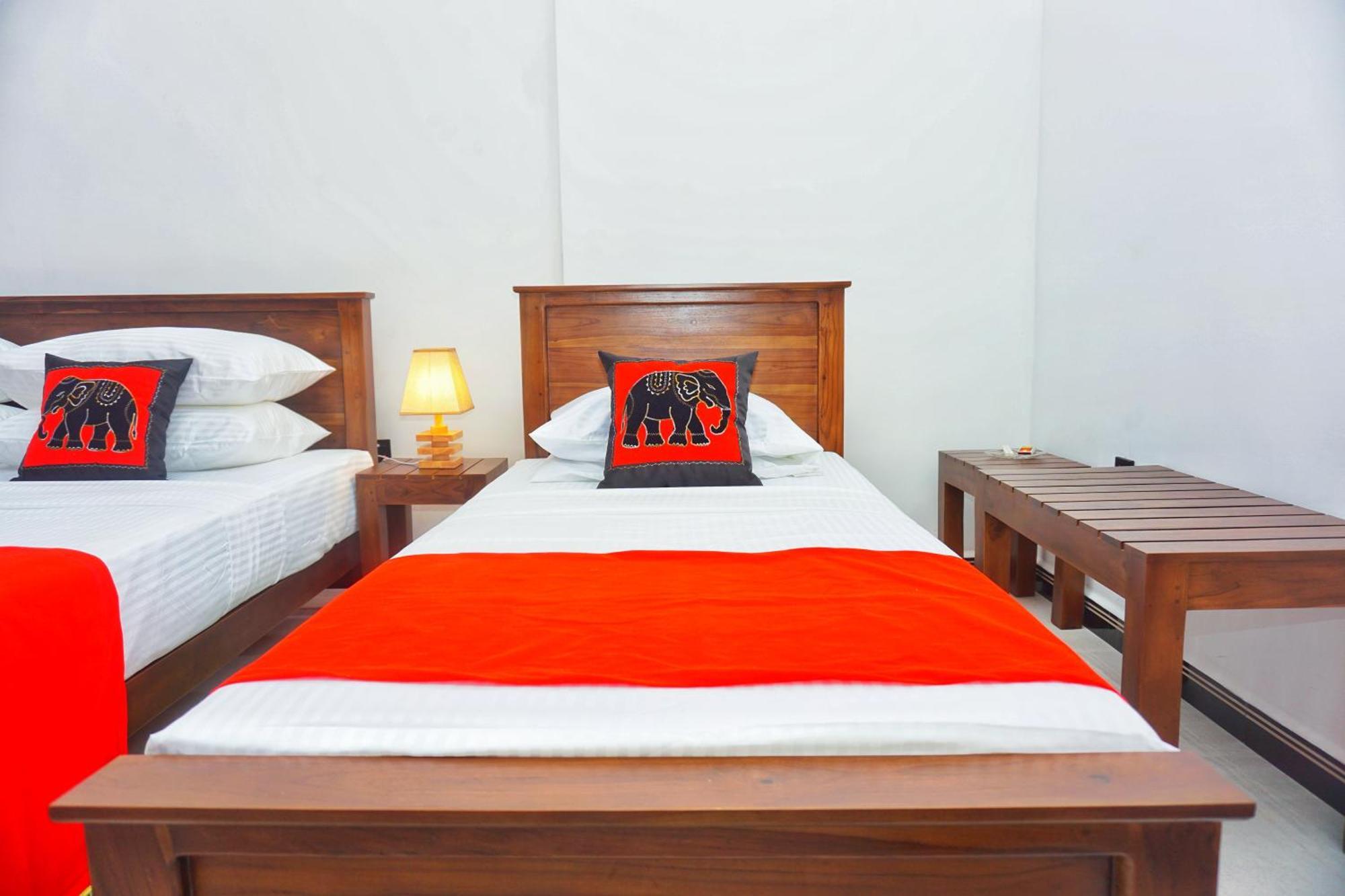 Sashini Homestay Σιγκιρίγια Εξωτερικό φωτογραφία
