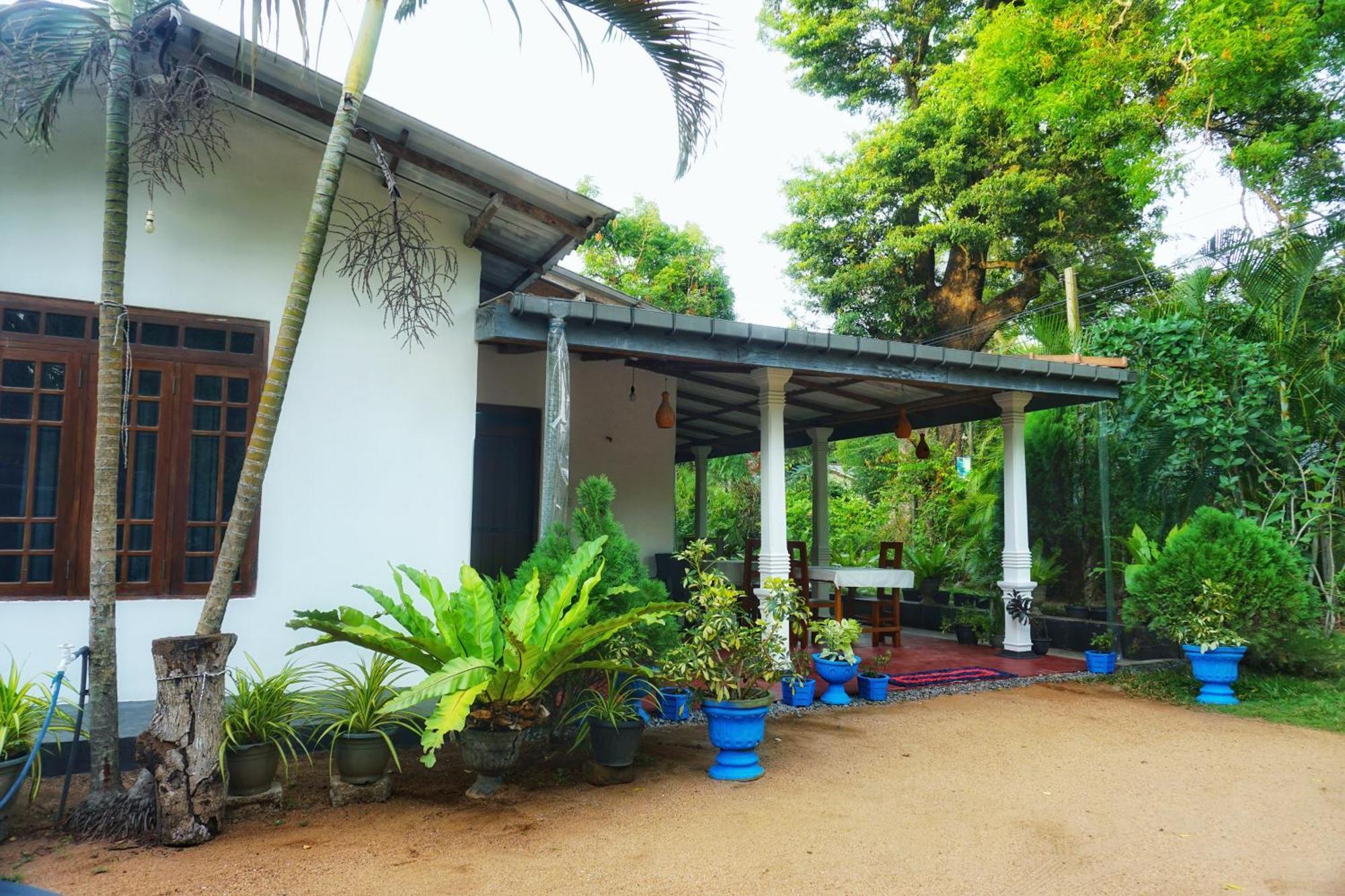 Sashini Homestay Σιγκιρίγια Εξωτερικό φωτογραφία
